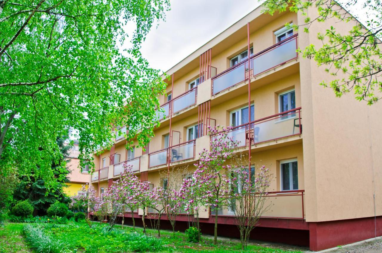 Illes Apartmanok I. Hajduszoboszlo Exterior foto