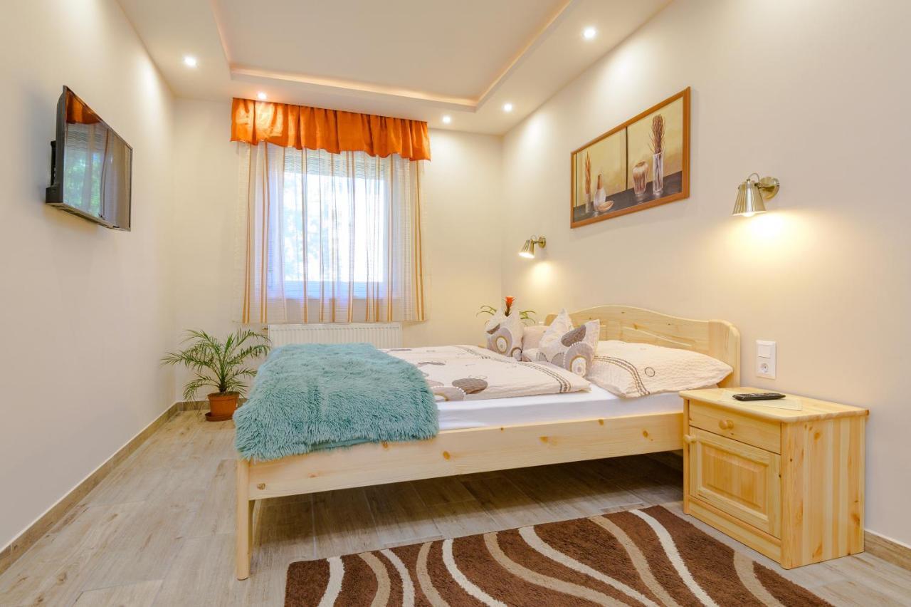 Illes Apartmanok I. Hajduszoboszlo Exterior foto